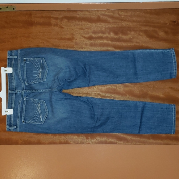 Like New! Simply Vera Wang Ankle Jeans - Picture 5 of 9